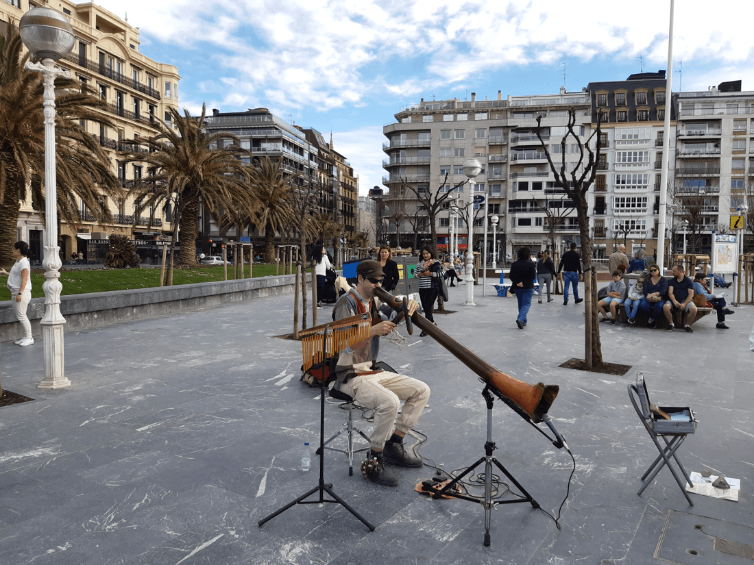 Making a Didgeridoo — Australia's Lip-Buzzed Drone Pipe