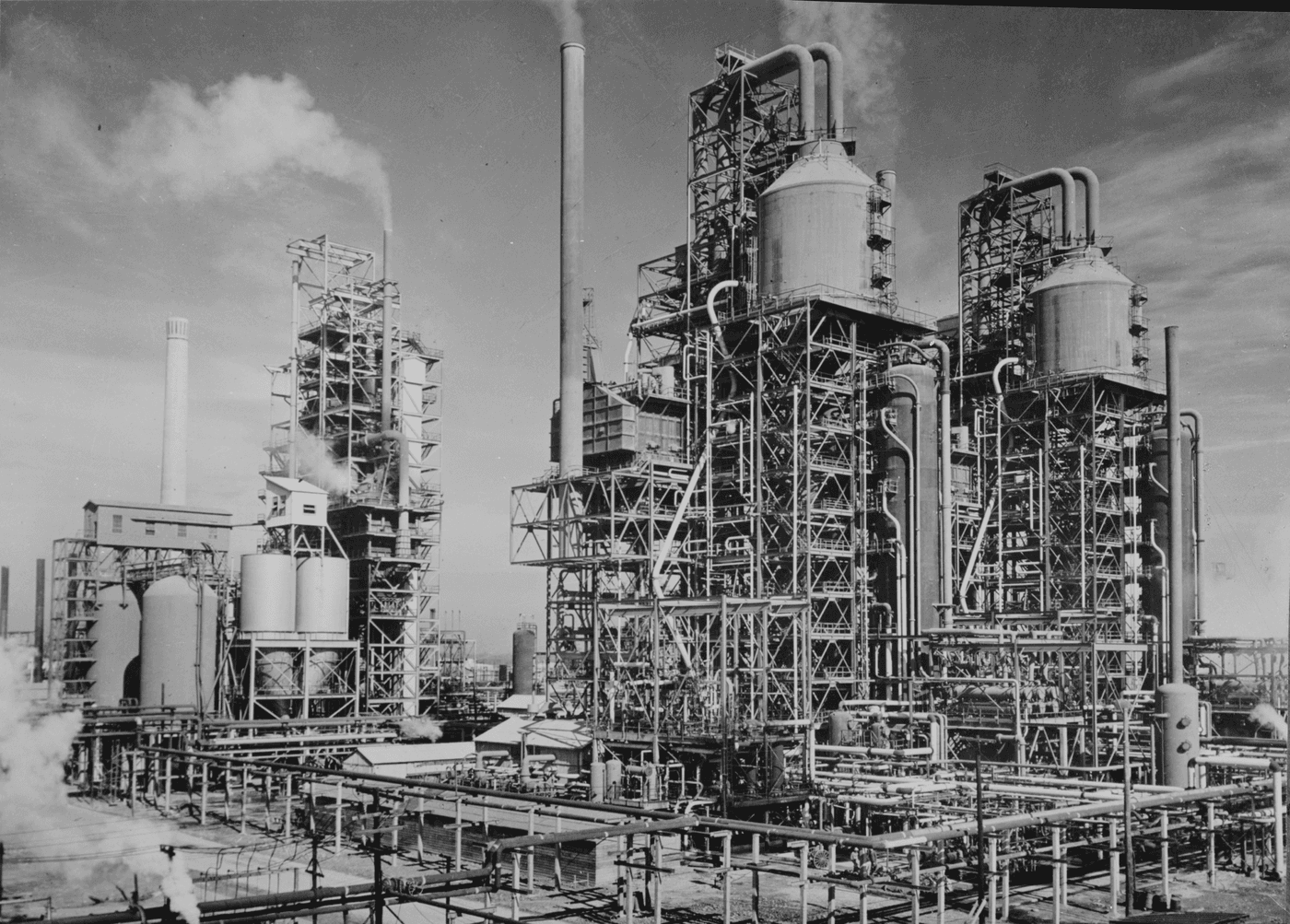 Aviation Gasoline by Catalytic Cracking over Silica-Alumina Gel at 750 °F (Voorhies, US 2,230,552)