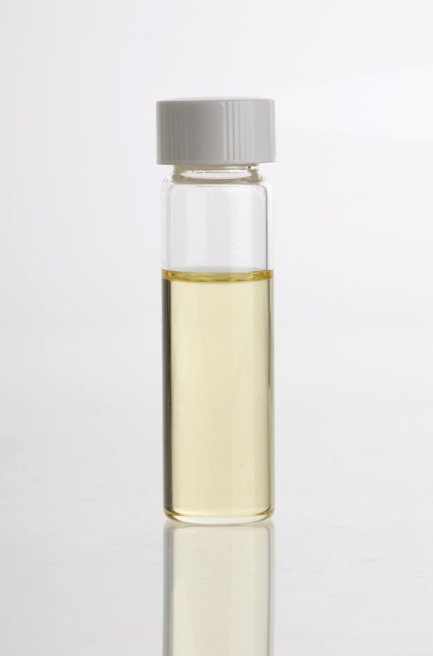 Clove Oil Steam-Distilled from Clove Buds