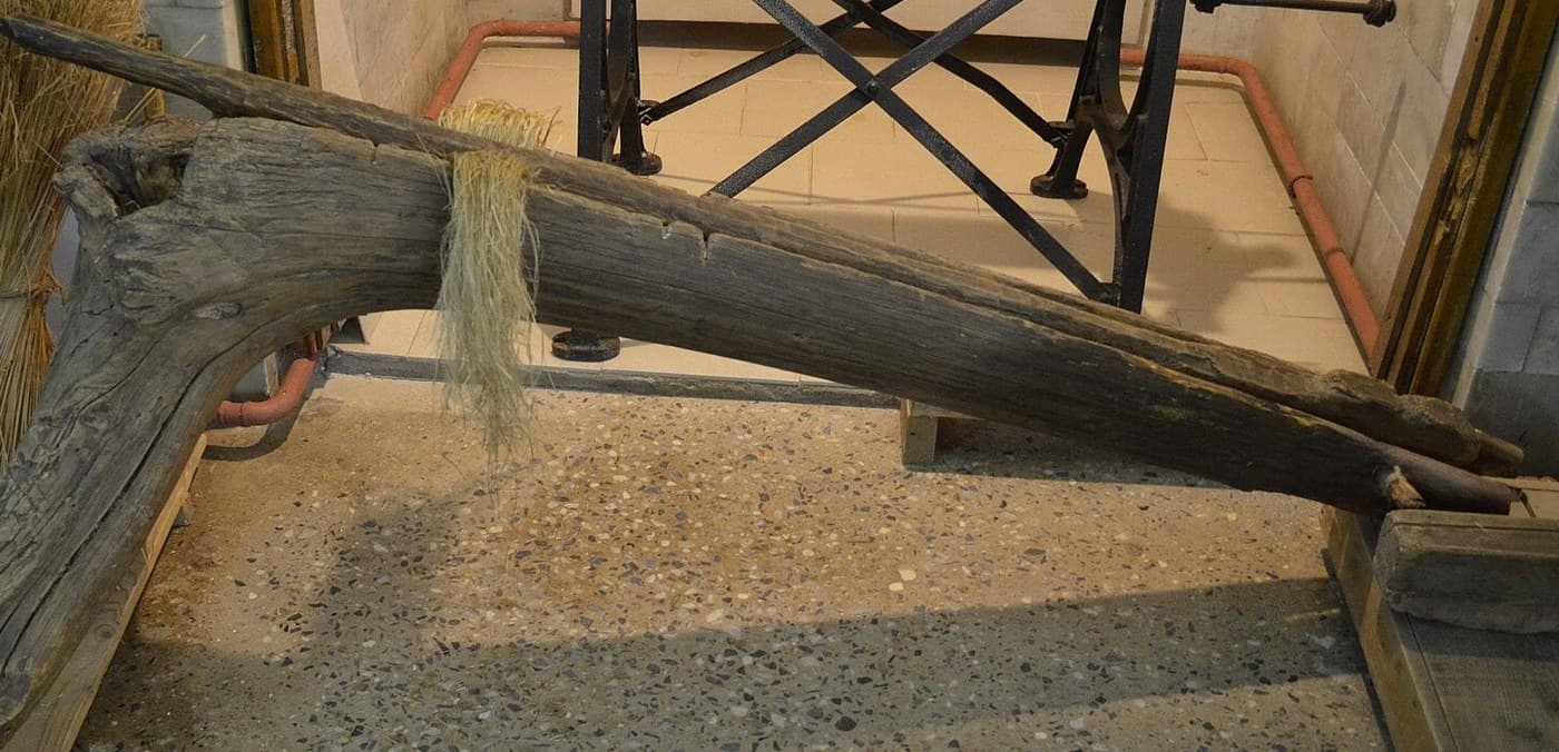 Flax Brake: a Double-Cleft Hand Brake in Hardwood