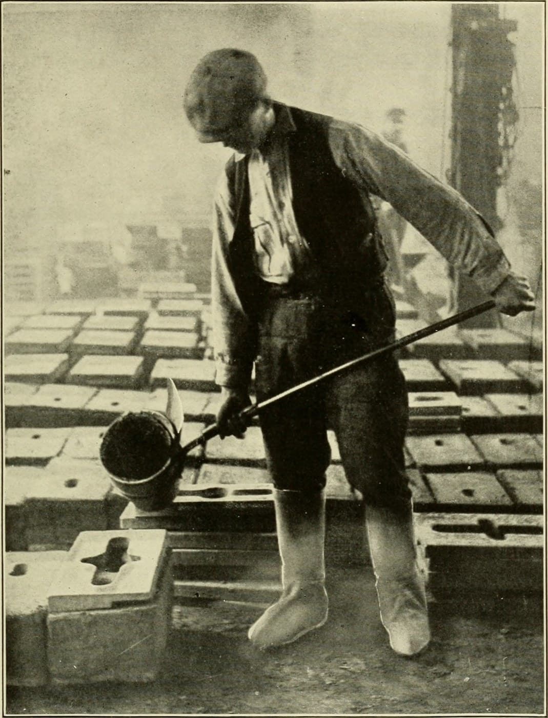 Foundry Hand Ladle: Iron Bowl, Long Shank, Clay Lining