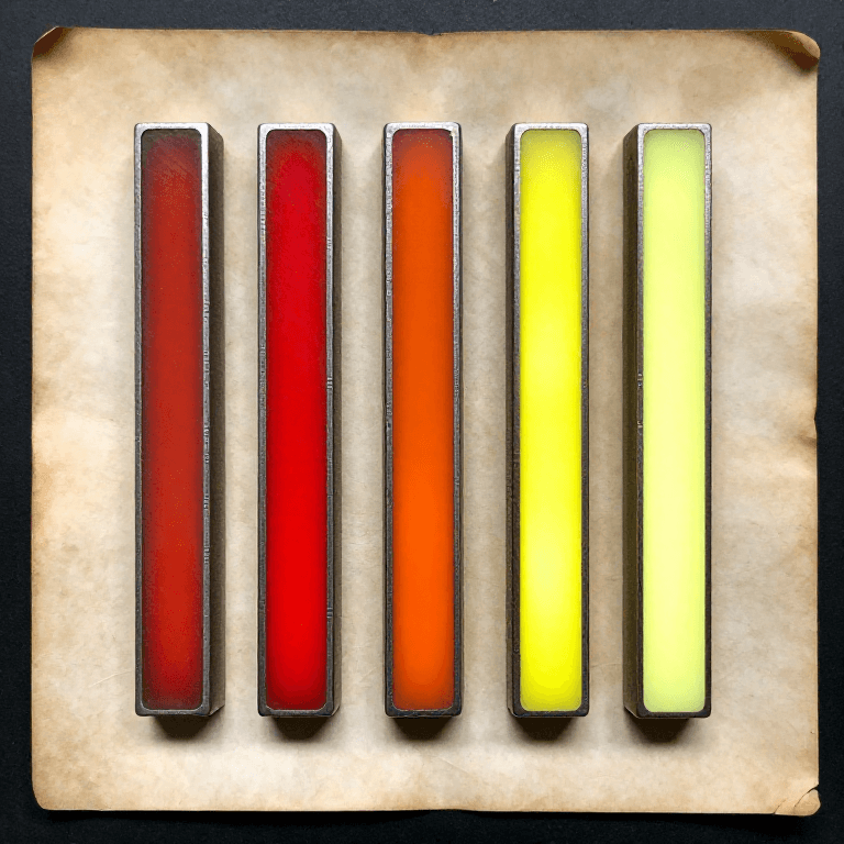 Reading Heat by Colour: The Oldest Thermometer, and Its Two Conditions