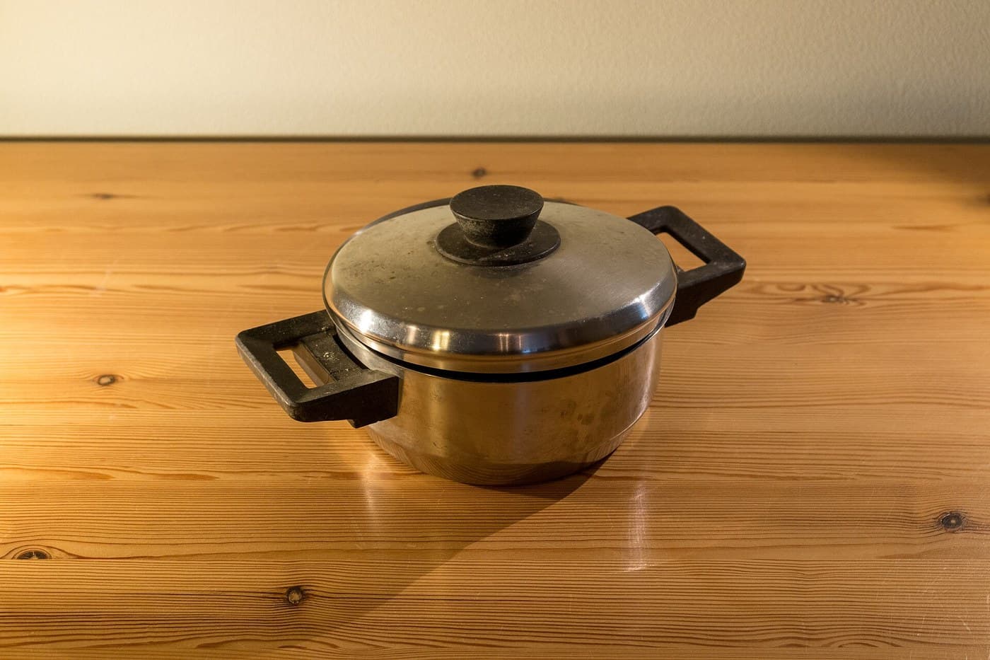 Stainless Stock Pot: Deep Drawn with a Bonded Base