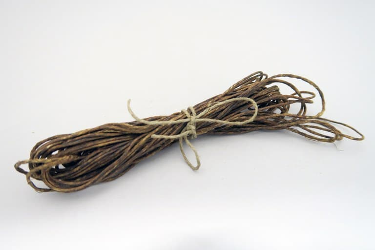 Waxed Linen Thread: Linen Drawn over Beeswax