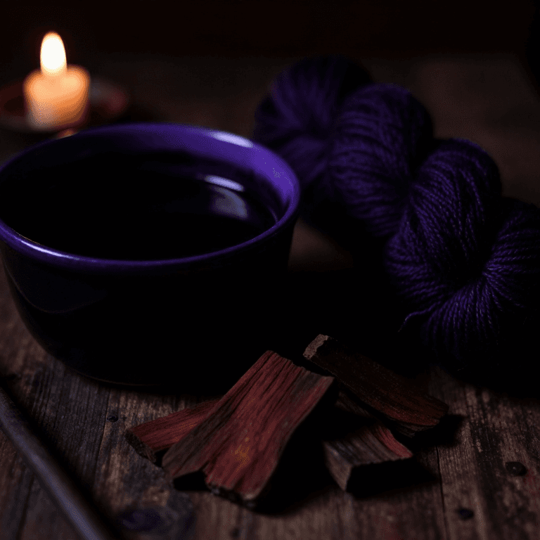 Dyeing with Logwood — The Colonial-Era Route to Natural Black and Purple