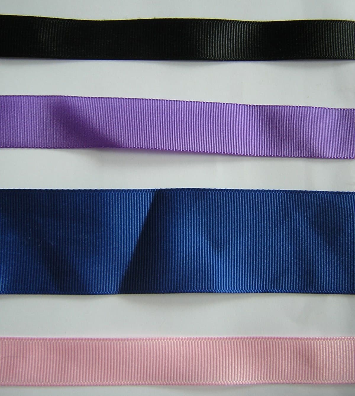 Grosgrain Ribbon: Close Plain Weave with a Heavy Weft