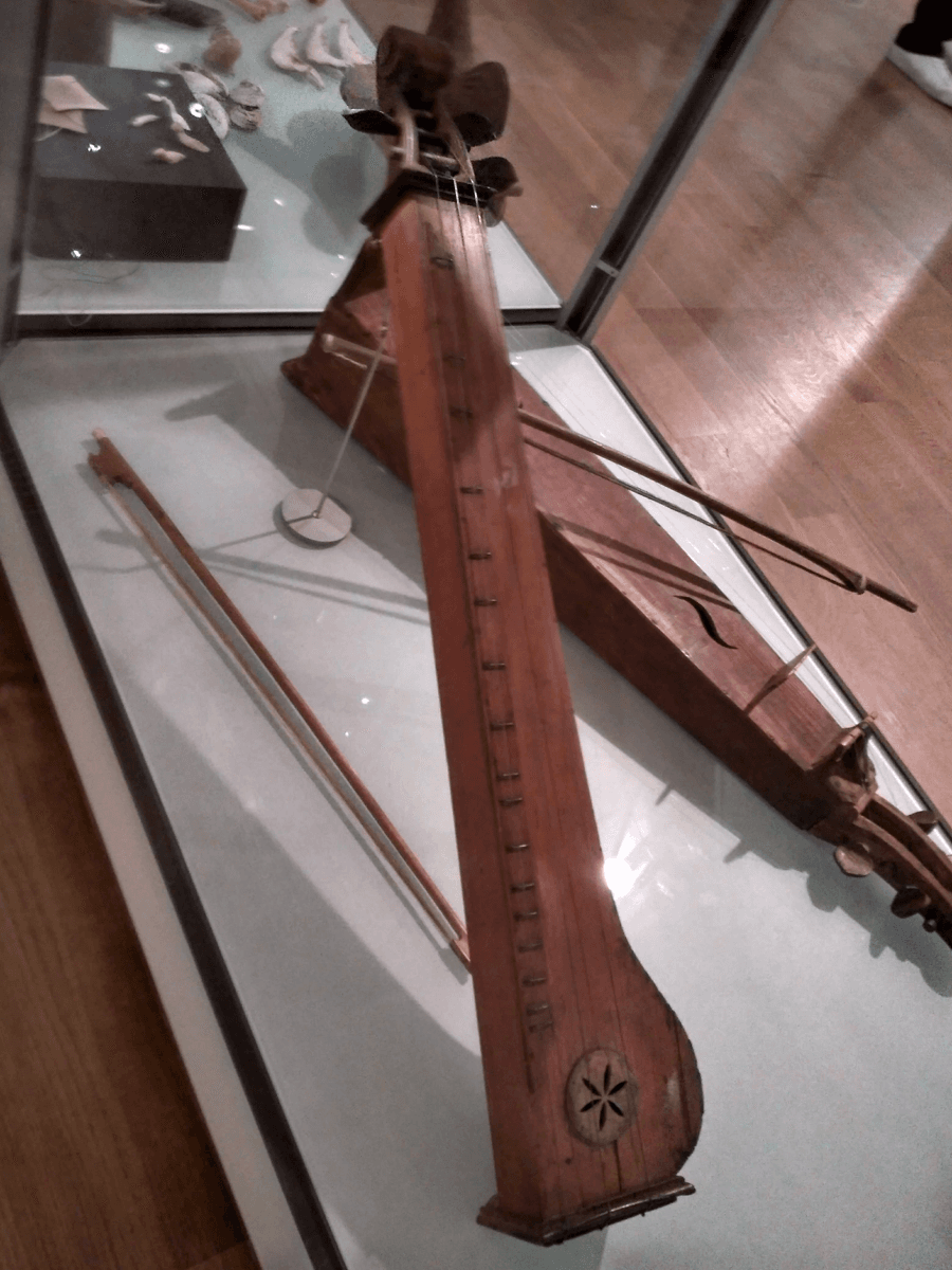 Building a Langspil — The Icelandic Drone Zither