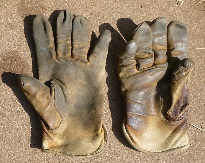Leather Gloves: Cut, Pressed and Sewn
