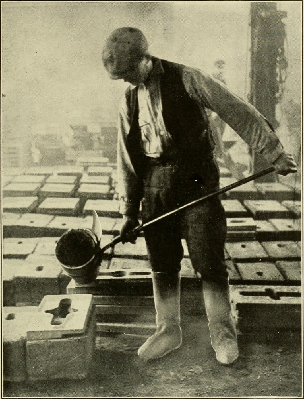 Foundry Hand Ladle: Iron Bowl, Long Shank, Clay Lining