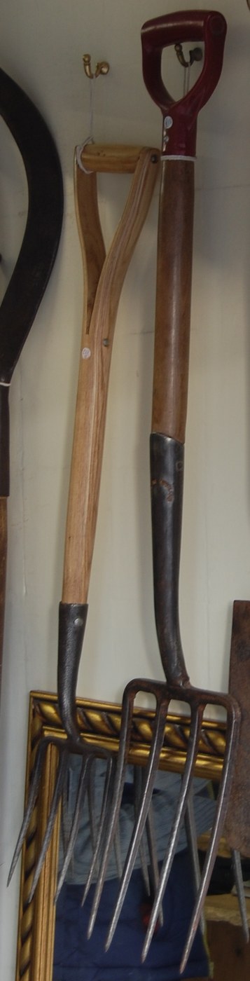 Garden Fork: Four Forged Tines on an Ash D-Grip Handle