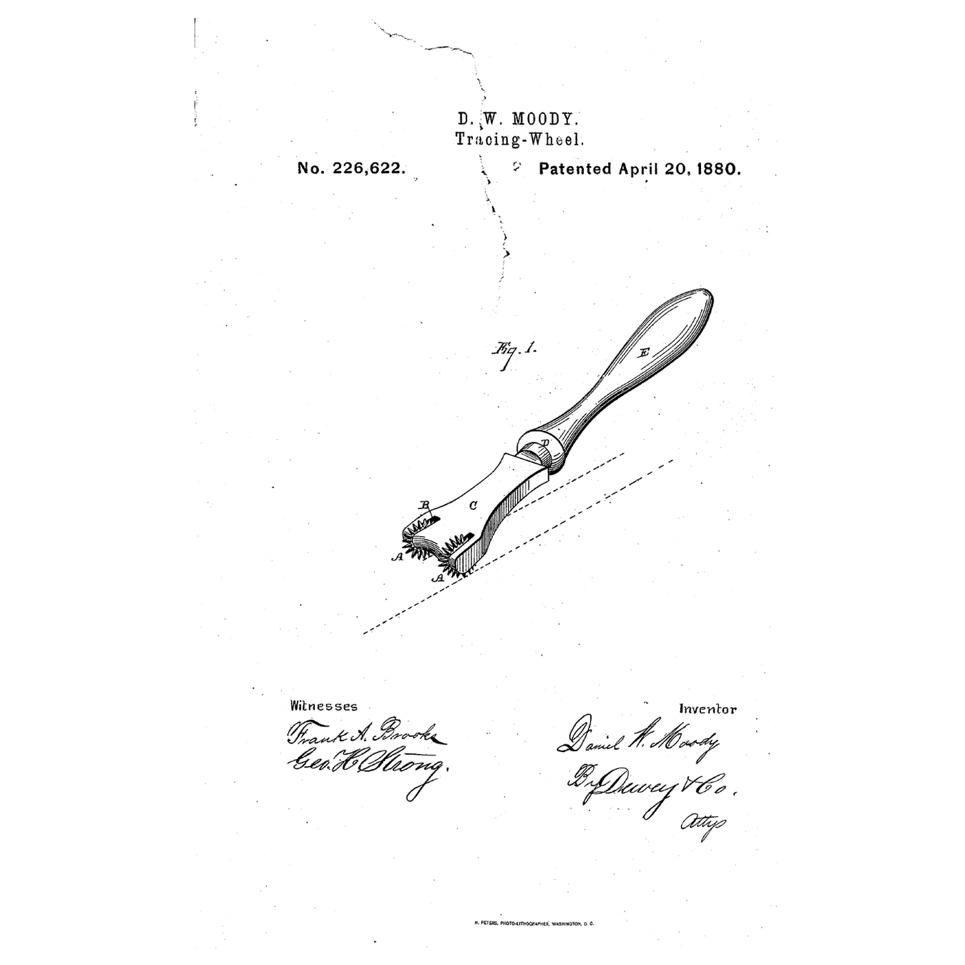 The Double Tracing Wheel: The Pattern Line and the Cutting Line at Once