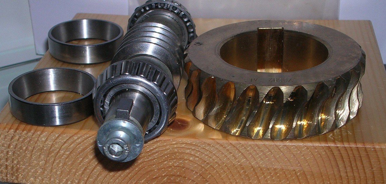 Worm and Worm Wheel: a Steel Screw and a Hobbed Bronze Wheel