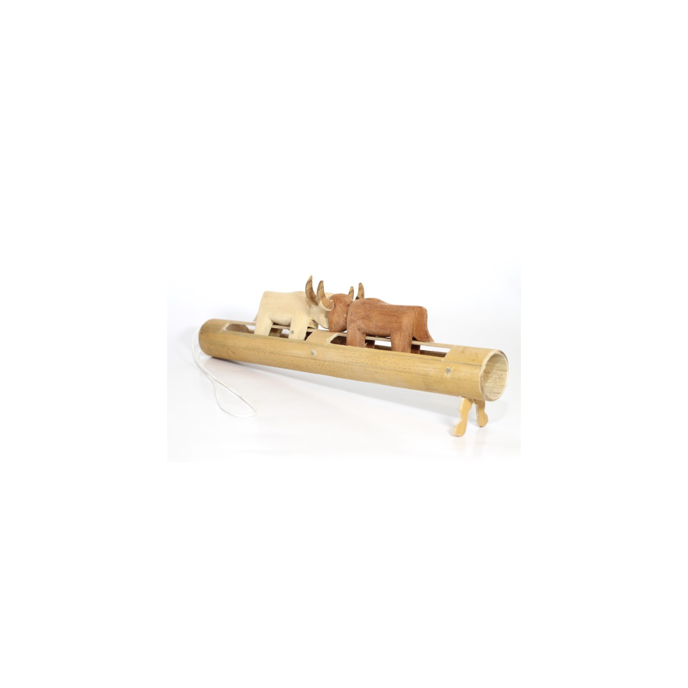 Wua Chon (Butting Bulls Pull Toy) — a 30 cm Pai Sang Bamboo Base with Four 1 × 4 cm Slots, Two Soft-Wood Bulls 4 × 9 × 7 cm Pinned at the Forelegs, a String 3× the Tube Length and a Rubber Band; Pull the String and the Bulls Charge